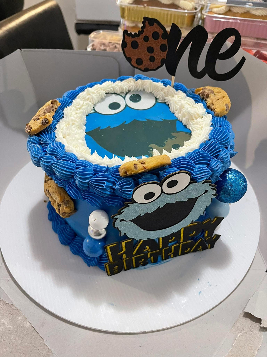 ROUND VINTAGE CAKE